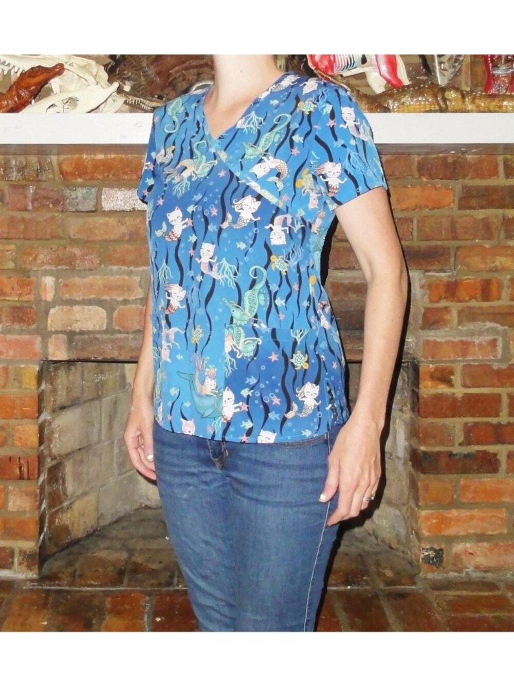 Vintage Mermaid Cat & Seahorse Scrub Top S medical scrubs